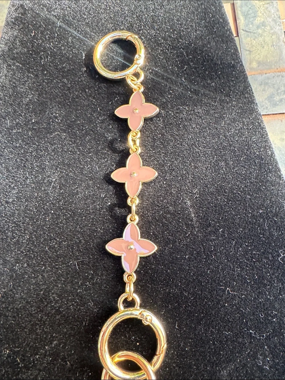 N/A gold tone